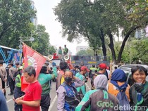 Video: Jalan Medan Merdeka Selatan Ditutup Imbas Demo Mahasiswa