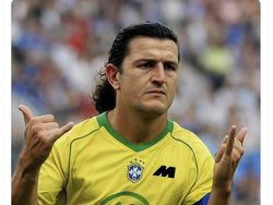 Deretan Meme Isak Dihujat, Maguire Hebat