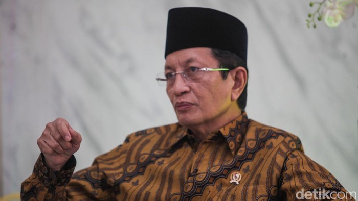 Menteri Agama Prof KH Nasaruddin Umar menjawab pertanyaan dalam wawancara Jejak Pradana oleh detikcom di kantor Kementerian Agama, Jakarta, Senin (20/10/2025).