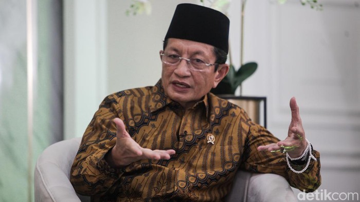 Menteri Agama Prof KH Nasaruddin Umar menjawab pertanyaan dalam wawancara Jejak Pradana oleh detikcom di kantor Kementerian Agama, Jakarta, Senin (20/10/2025).