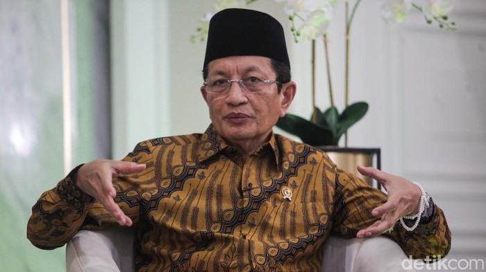 Menteri Agama Prof KH Nasaruddin Umar menjawab pertanyaan dalam wawancara Jejak Pradana oleh detikcom di kantor Kementerian Agama, Jakarta, Senin (20/10/2025).