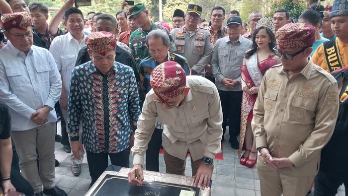 Menteri Kebudayaan Republik Indonesia  Fadli Zon,  meresmikan Museum Situs Gua Harimau di OKU