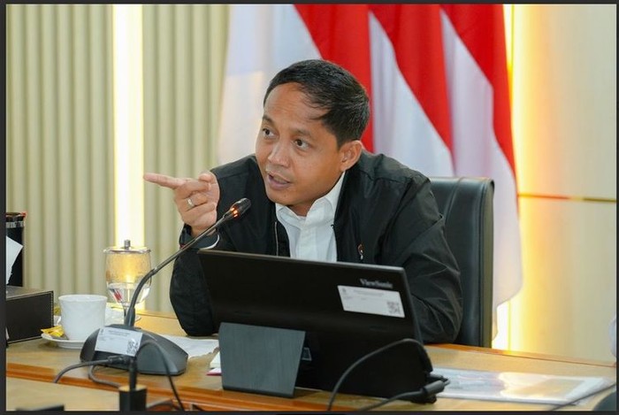 Menteri Kehutanan (Menhut), Raja Juli Antoni