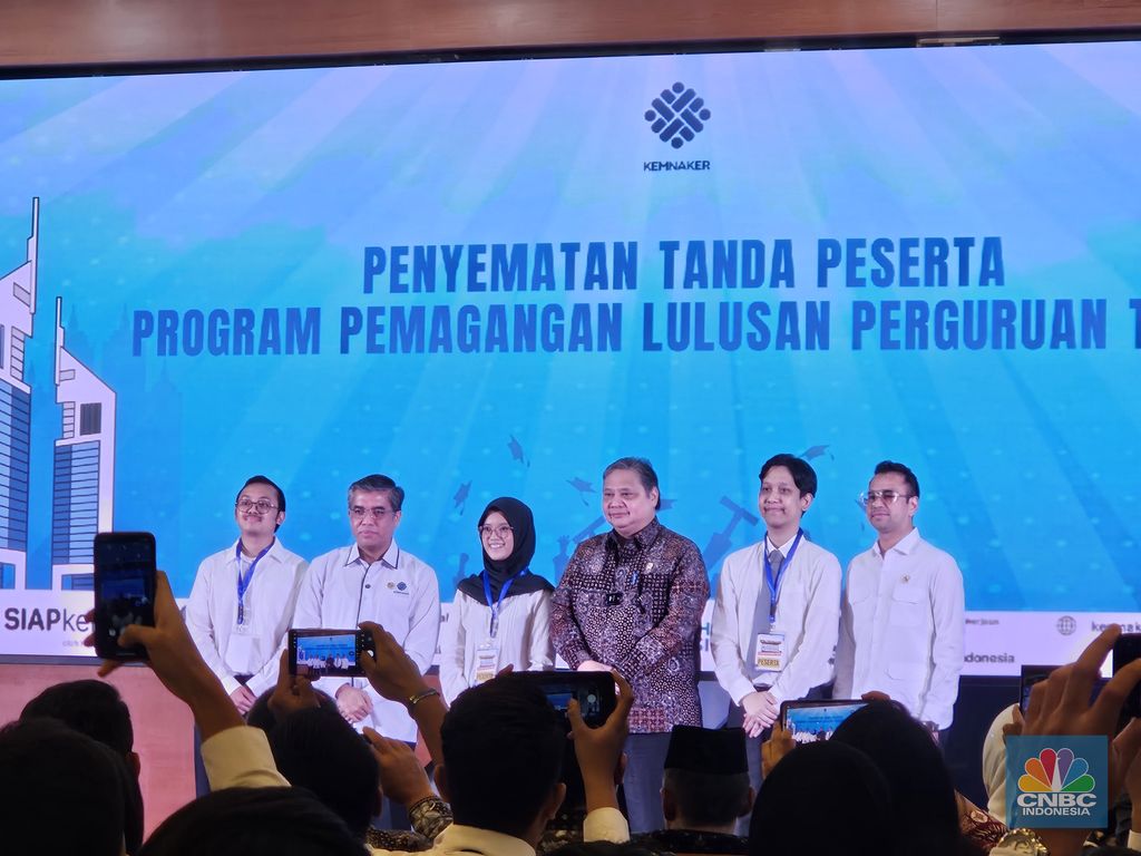 Menteri Ketenagakerjaan, Yassierli, dalam acara Pembukaan Program Pemagangan Nasional Batch I, di kantor Kemnaker, Senin (20/10/2025). (CNBC Indonesia/Intan Rakhmayanti)