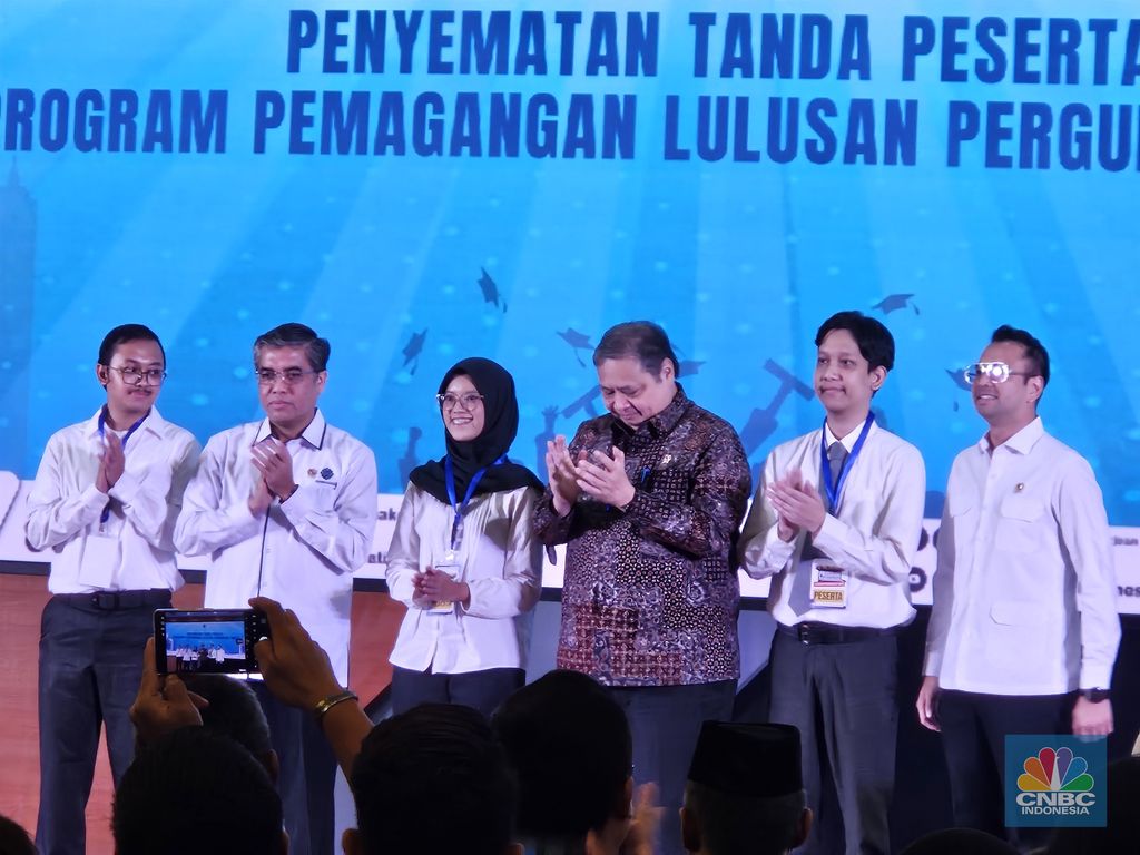 Menteri Ketenagakerjaan, Yassierli, dalam acara Pembukaan Program Pemagangan Nasional Batch I, di kantor Kemnaker, Senin (20/10/2025). (CNBC Indonesia/Intan Rakhmayanti)