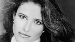 Mimi Rogers merupakan istri pertama Tom Cruise. Mereka menikah di tahun 1987 dan pisah di 1990. (Foto: dok. Paramount Pictures via IMDb)