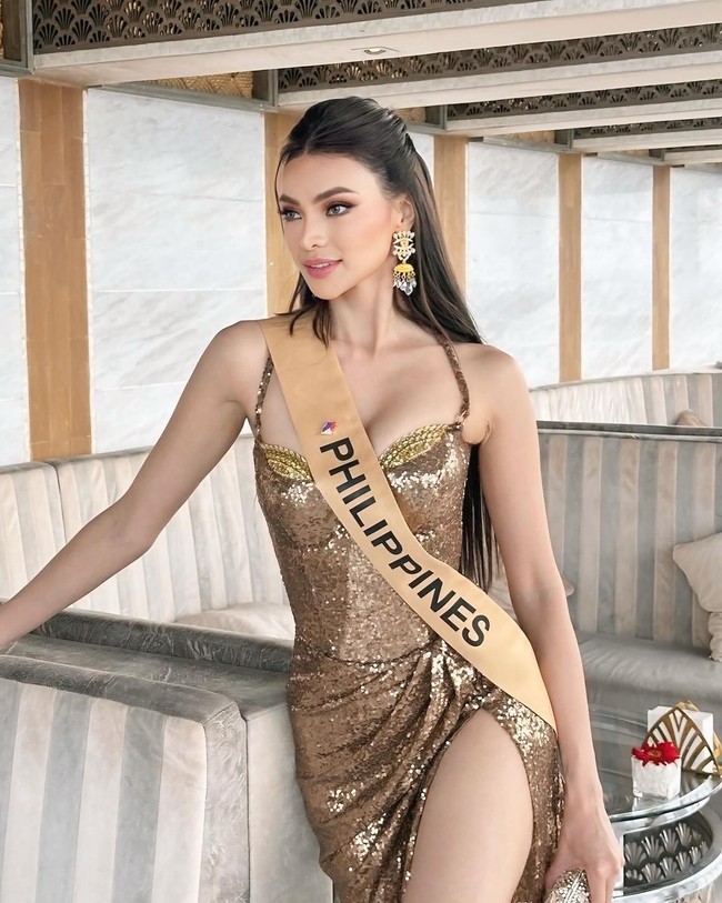 Perjalanan mengenyam pendidikan tinggi tidak selalu mudah. Emma pernah hampir berhenti kuliah karena kesulitan ekonomi. Alih-alih menyerah, wanita 31 tahun ini memilih bekerja sebagai model paruh waktu untuk membiayai pendidikannya. Foto: Instagram/@emmatiglao