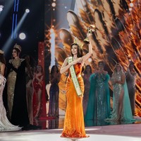 Emma adalah anak bungsu dari empat bersaudara. Dalam salah satu vlog-nya, ia mengaku tidak pernah dimanjakan meski menjadi yang paling muda di keluarga. Dia dididik untuk selalu bersyukur dan merasa cukup atas apa yang dimiliki. Foto: Instagram/@emmatiglao