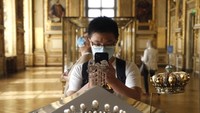 Usai Perampokan Louvre, Pameran Perhiasan Kerajaan Tetap Digelar di Paris