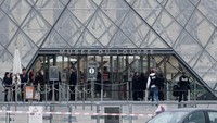 Kementerian Kebudayaan Prancis menyebut koleksi yang hilang sebagai warisan budaya tak ternilai. Museum Louvre langsung ditutup sementara untuk penyelidikan. REUTERS/Gonzalo Fuentes