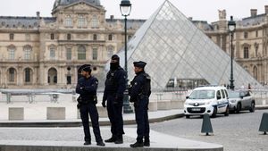 Museum Louvre Dibobol Maling, Perhiasan Bernilai Tinggi Raib dalam Hitungan Menit