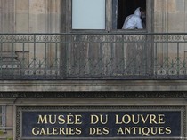 Museum Louvre Dibobol, Pencuri Gasak Mahkota dalam 4 Menit