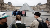 Pengelola Louvre menyebut sebagian galeri akan tetap ditutup selama penyelidikan berlangsung. Foto: REUTERS/Benoit Tessier