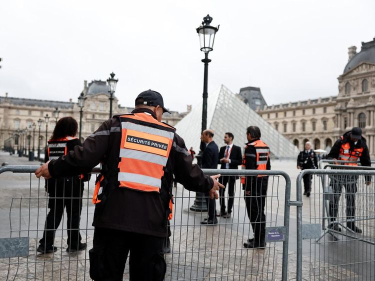 Museum Louvre Ditutup Sementara Usai Pencurian Permata Gegerkan Paris