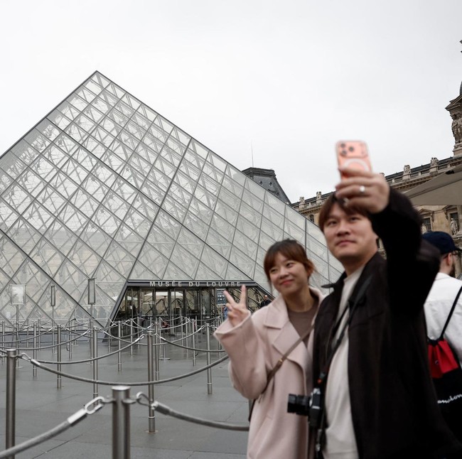 Oktober 2025: Ponpes Al Khoziny Ambruk hingga Museum Louvre Dibobol Maling