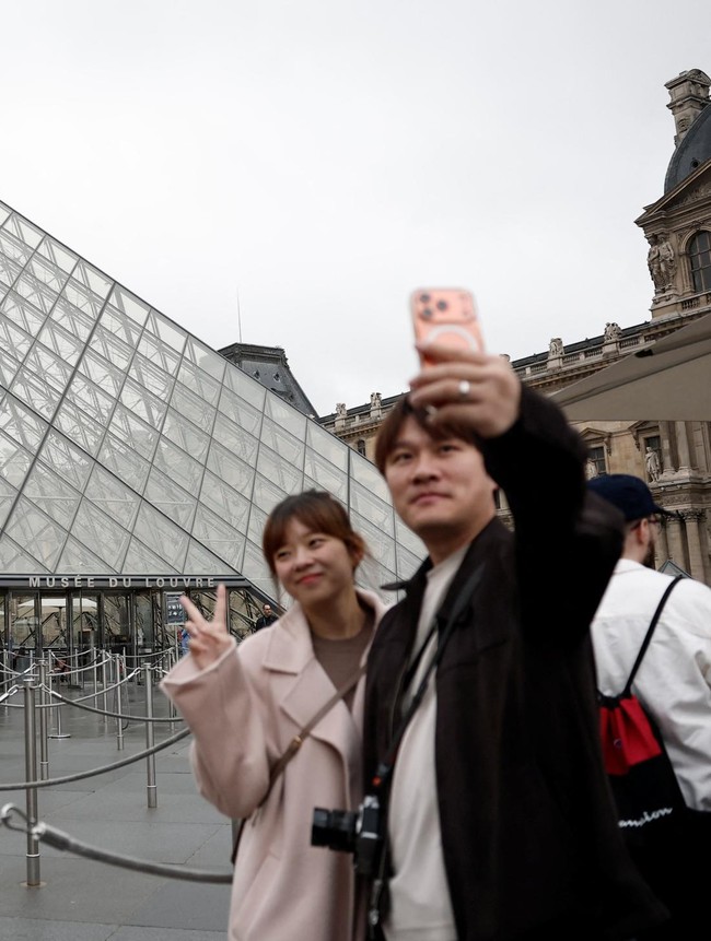 Oktober 2025: Ponpes Al Khoziny Ambruk hingga Museum Louvre Dibobol Maling