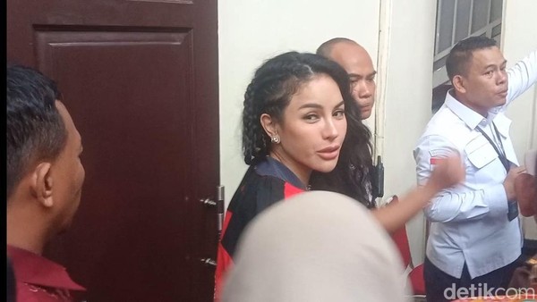 Nikita Mirzani Tetap Dituntut 11 Tahun Penjara di Sidang Melawan Reza Gladys