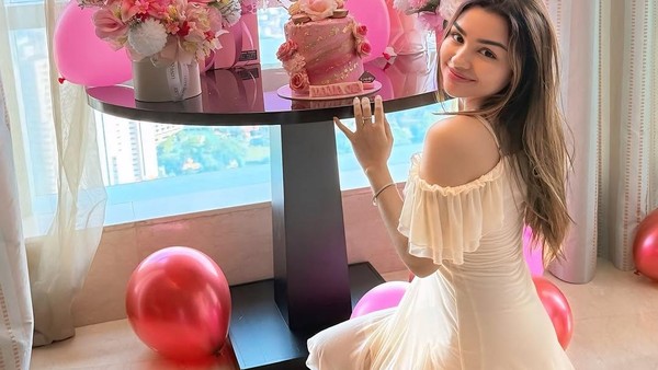 Ulang Tahun ke-34, Nurah Pasya Dapat Kue Ulang Tahun Serba Pink