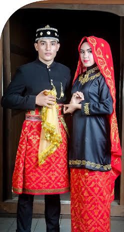 Pangkenang Lante Gadu pakaian adat Sumbawa NTB. (Foto:sumbawakab.go.id)