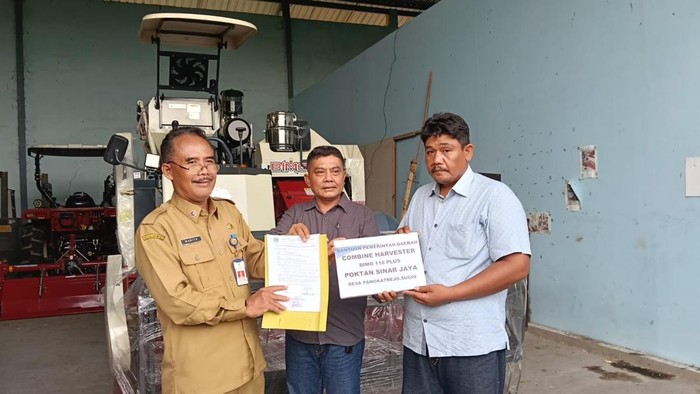 Dukung Swasembada Pangan, Pemkab Lamongan Salurkan Mesin Kombi ke Petani