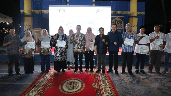 Wali Kota Batam Amsakar bersilaturahmi dengan RT, RW, dan LPM se-Kecamatan Lubukbaja.