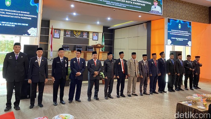 Wali Kota Parepare, Tasming Hamid kembali melantik 16 pejabat administrator, pengawas, dan fungsional di lingkup Pemkot Parepare, Sulawesi Selatan (Sulsel).