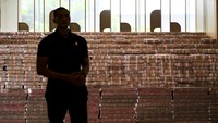 Uang Rp 13,2 triliun itu disita dari 3 perusahaan sekaligus, Wilmar Group, Musim Mas Group, dan Permata Hijau Group. Rinciannya, Wilmar Group mengembalikan kerugian negara Rp 11,88 triliun. Kemudian Musim Mas Group senilai Rp 1,18 triliun dan Permata Hijau Group senilai Rp 186,43 miliar/Foto: ANTARA FOTO/Hafidz Mubarak A