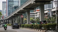 Sebelumnya, Gubernur DKI Jakarta, Pramono Anung, memastikan penanganan tiang-tiang monorel mangkrak akan mulai dikerjakan pada awal tahun depan. Pramono mengungkapkan target bersih-bersih tiang monorel dimulai pada Januari 2026.