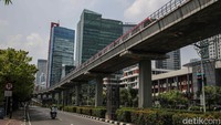 Sejak proyek dihentikan, sebagian tiang dibiarkan terbengkalai tanpa perawatan.