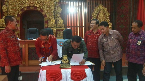 Penandatanganan inovasi Sipandu Paten empat kabupaten, yaitu Karangasem, Klungkung, Bangli, dan Buleleng untuk melakukan penanganan bencana di perbatasan. (Dok. BPBD Karangasem)