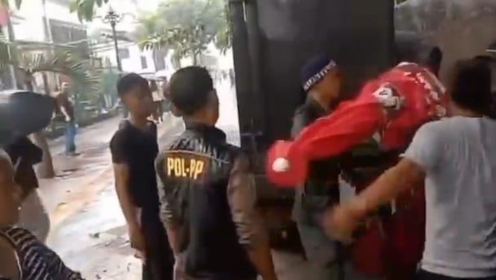Penertiban PKL di alun-alun Kota Bogor. (Dok. ist)