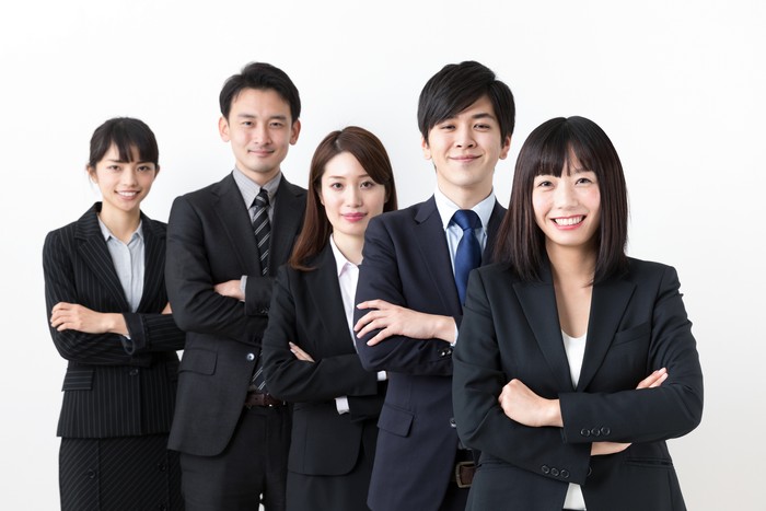 Perbedaan Jas Pria dan Wanita