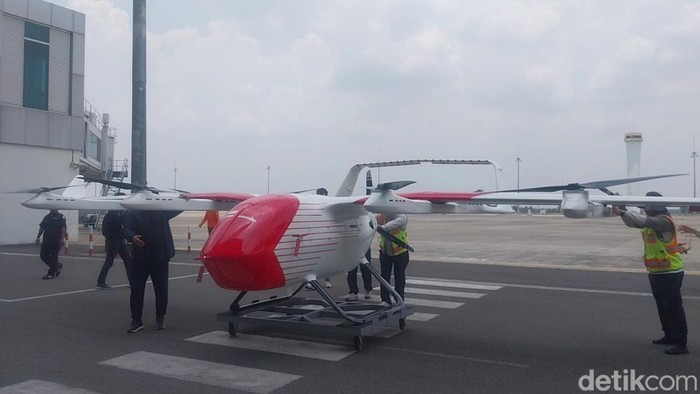 Pesawat tanpa awak DF-L100 saat uji coba di Bandara Kertajati.