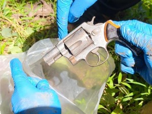 Ini Pistol Dipakai Pelaku Penembakan Husain Dalam Mobil di Polman