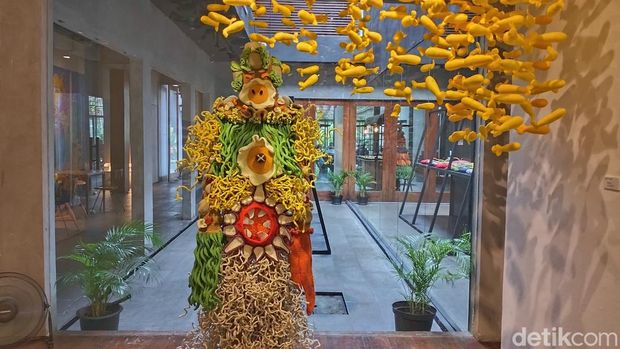 Playful Bites-A Solo Exhibition by Mulyana, berlangsung dari 1 Oktober hingga 31 Desember 2025 tempatnya di Dia.Lo.Gue Artspace, Kemang Selatan 99A, Jakarta Selatan