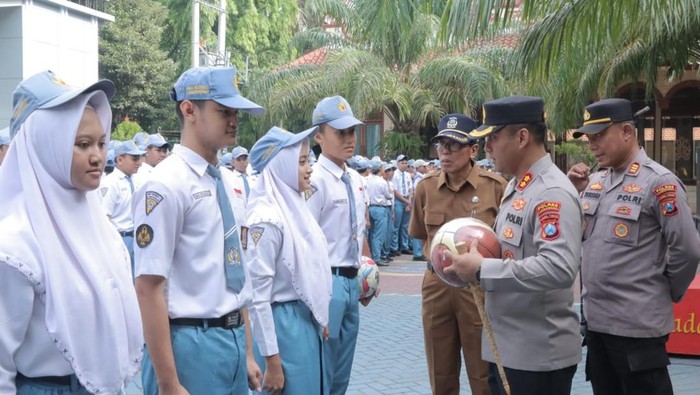 Police goes to school di Lamongan