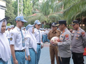 Program Police Goes to School Digelar Serentak di 30 Sekolah Lamongan
