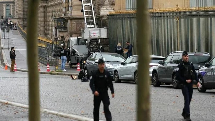 French police officers stand next to a furniture elevator used by robbers to enter the Louvre Museum, on Quai Francois Mitterrand, in Paris on October 19, 2025. (AFP)