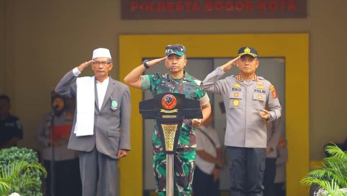 Polresta Bogor Kota bersama Kodim 0606 Kota Bogor dan Pemkot Bogor menggelar apel bersama dengan masyarakat, Senin (20/10/2025)