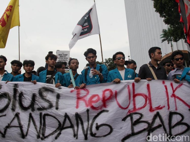 Potret Demo 1 Tahun Pemerintahan Prabowo-Gibran di Jakarta