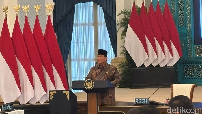 Presiden Prabowo Subianto dalam pengantar Sidang Kabinet Paripurna di Istana Negara, Senin (20/10/2025).