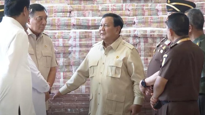 Presiden Prabowo Subianto hadiri penyerahan uang pengganti kerugian negara di Kejaksaan Agung, Senin (20/10/2025).