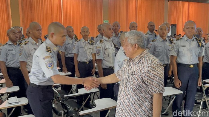 Prof Nuh Beri Pesan Semangat pada 183 Taruna Poltekbang Surabaya