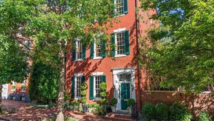 Rumah Bekas John F Kennedy Rumah bekas John F Kennedy di Washington, AS, resmi dijual. Harga rumah ini dibanderol US$ 7,5 juta atau sekitar Rp 124 miliar.