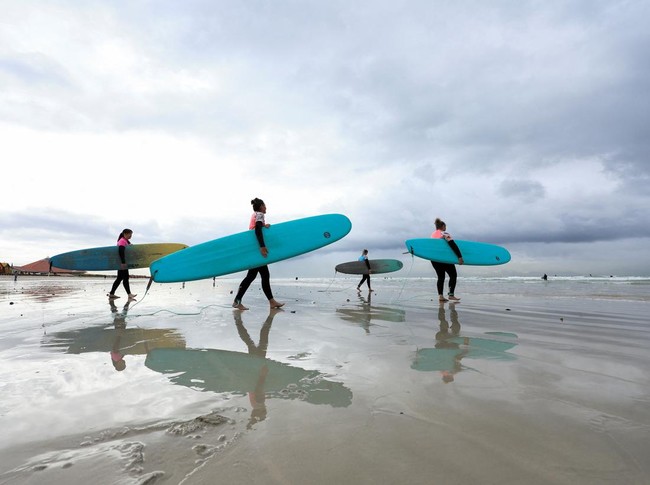 Participants of Moms on Board walk on their way to their weekly training session at Muizenberg Beach in Cape Town, South Africa, September 23, 2025. REUTERS/Esa Alexander