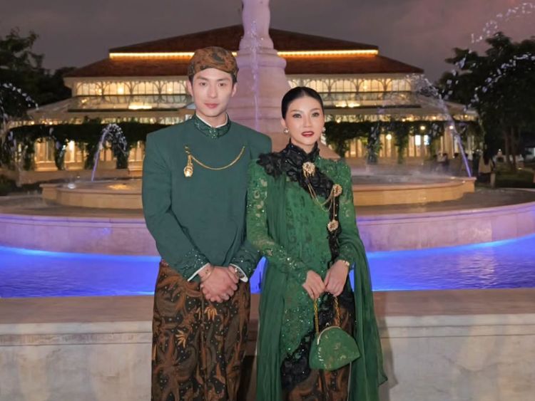 Potret Serasi Sarwendah dan Giorgio Antonio di Solo, Tampil Bak Pasangan Jawa