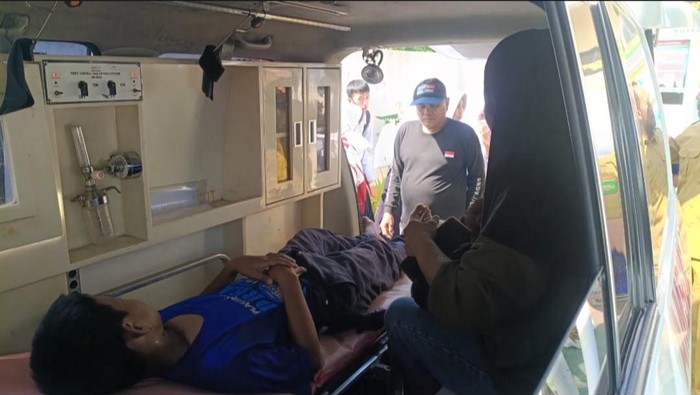Siswa SMPN 9 Palopo diduga alami keracunan usai makan di kantin sekolah.