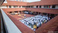 Sekolah ini menjadi ruang baru bagi anak-anak dari keluarga miskin ekstrem untuk kembali menatap masa depan melalui pendidikan.