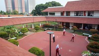 Hubungan siswa dengan orang tua tetap dijaga melalui program kunjungan rutin setiap akhir pekan. Ada pula kegiatan “Ceria Bersama Keluarga” agar mereka bisa berinteraksi langsung dengan keluarga.