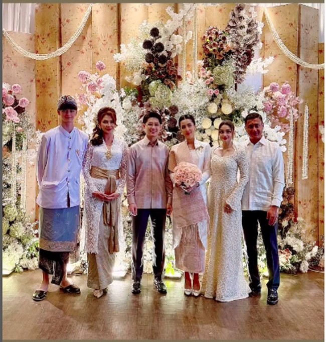 Meski sudah berpisah dengan Teuku Rafli, Tamara bersedia untuk bersanding bersama mantan suami. Tak hanya itu, Tamara juga tampak akrab dengan istri Rafli, Nurah Pasya. Foto: Instagram @tamarableszynskiofficial